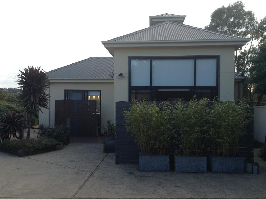 Hilltop Apartments Phillip Island (Adults Only) Cowes Exterior photo