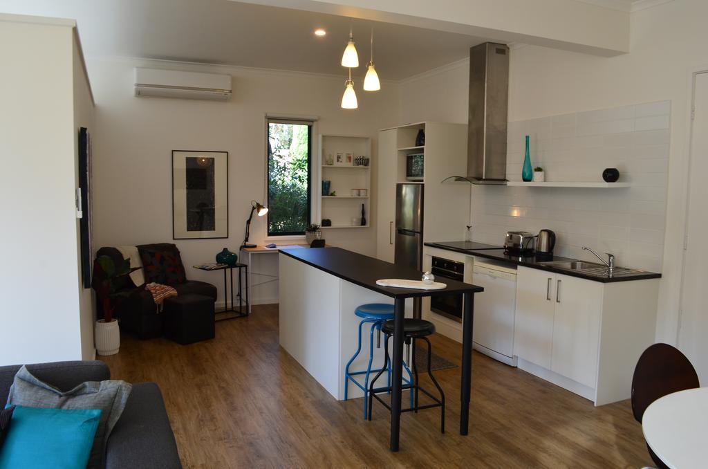 Hilltop Apartments Phillip Island (Adults Only) Cowes Exterior photo
