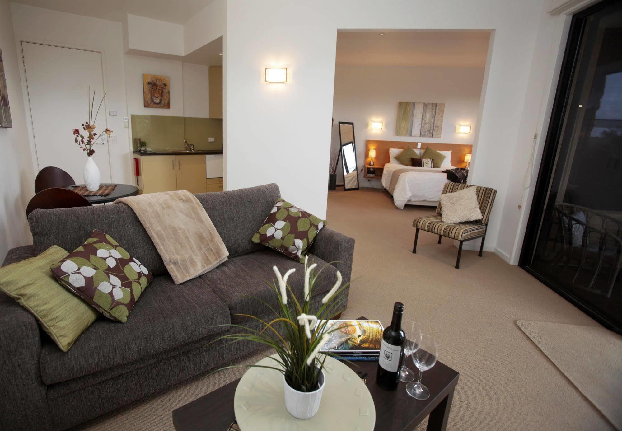 Hilltop Apartments Phillip Island (Adults Only) Cowes Exterior photo