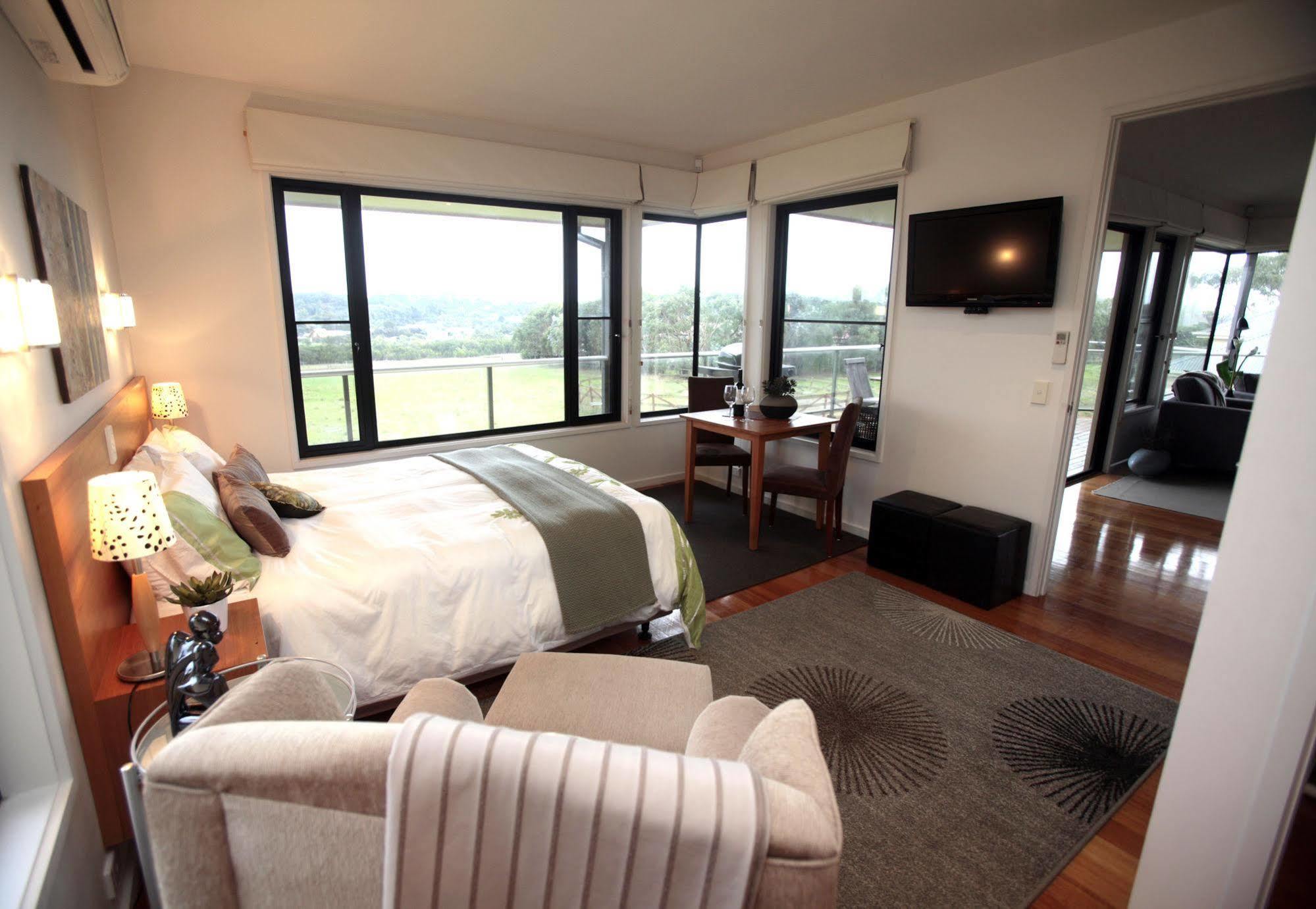 Hilltop Apartments Phillip Island (Adults Only) Cowes Exterior photo