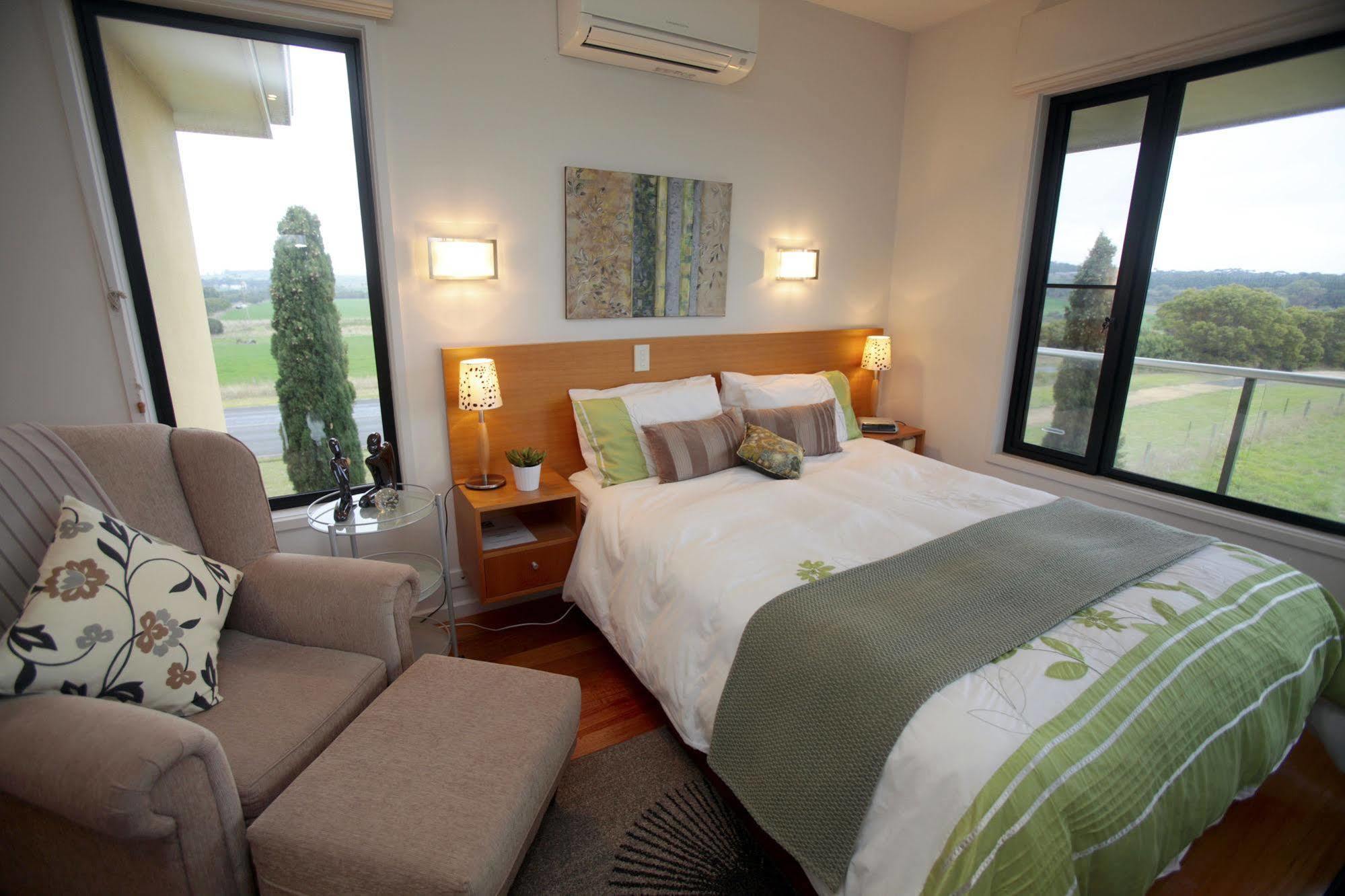 Hilltop Apartments Phillip Island (Adults Only) Cowes Exterior photo