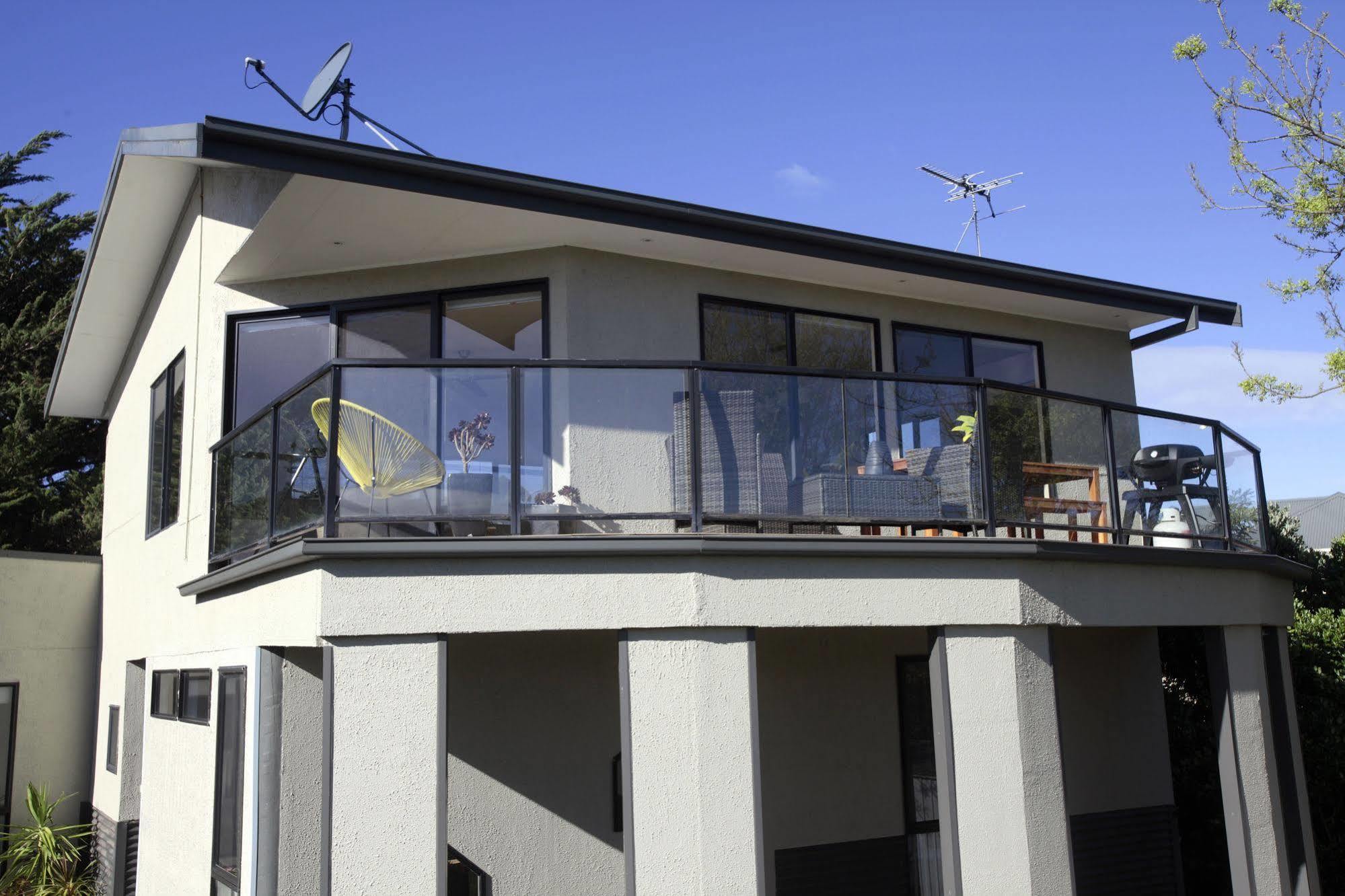 Hilltop Apartments Phillip Island (Adults Only) Cowes Exterior photo