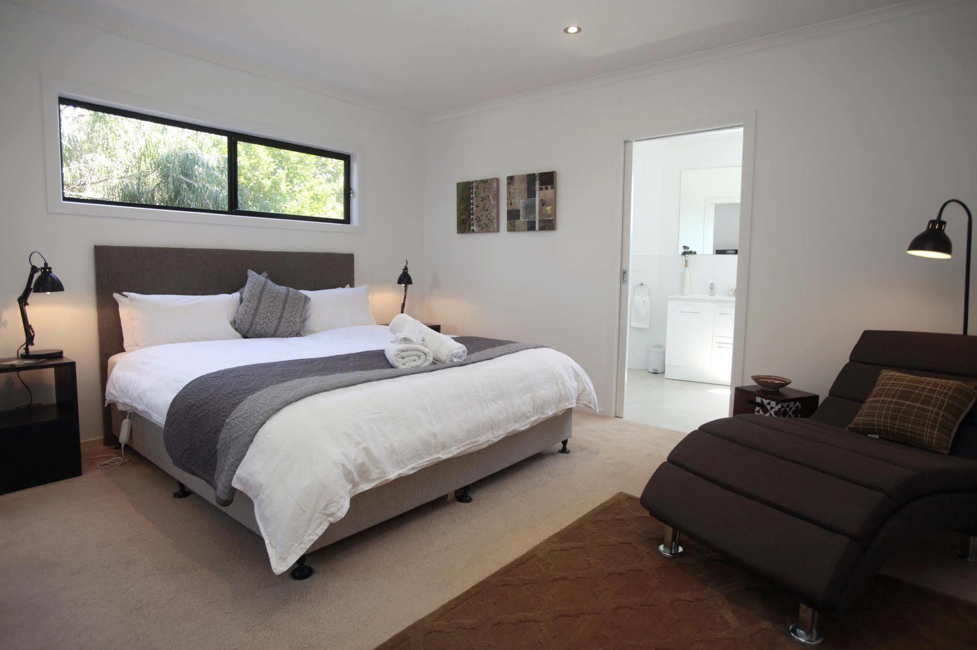 Hilltop Apartments Phillip Island (Adults Only) Cowes Exterior photo