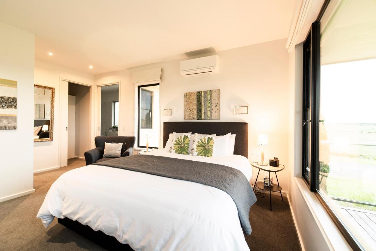 Hilltop Apartments Phillip Island (Adults Only) Cowes Exterior photo