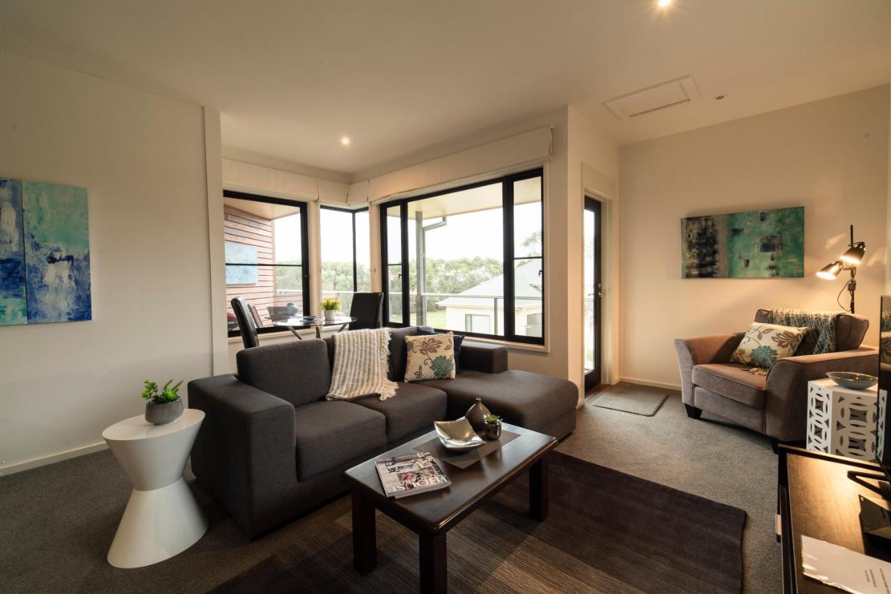 Hilltop Apartments Phillip Island (Adults Only) Cowes Exterior photo