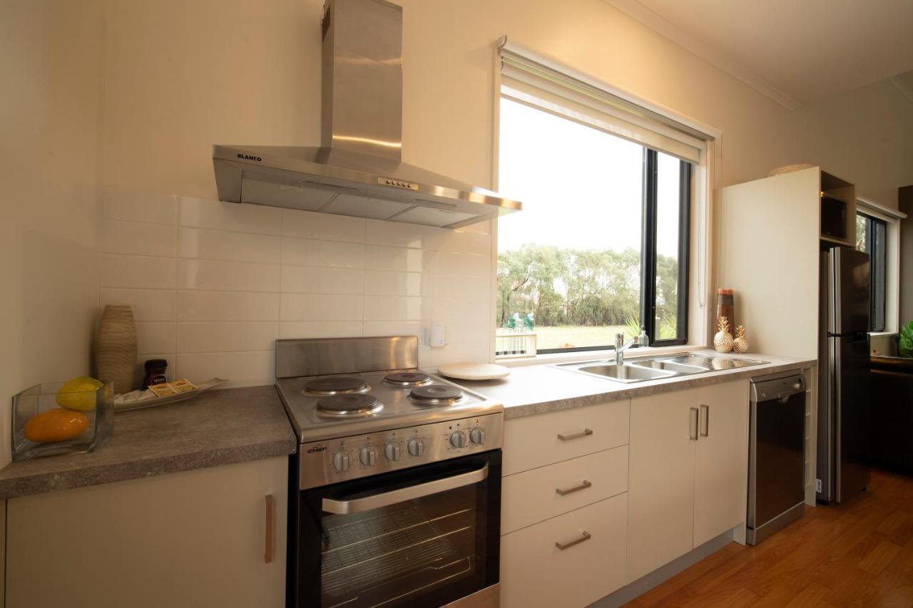 Hilltop Apartments Phillip Island (Adults Only) Cowes Exterior photo